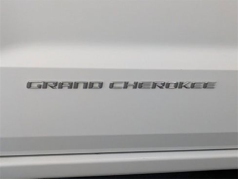 Used 2015 Jeep Grand Cherokee Overland image 5