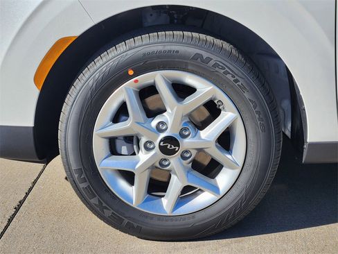 New 2025 Kia Soul LX image 7