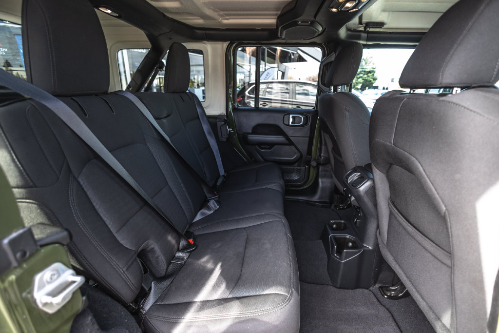 Used 2023 Jeep Wrangler Unlimited Sahara AWD/4WD image 30