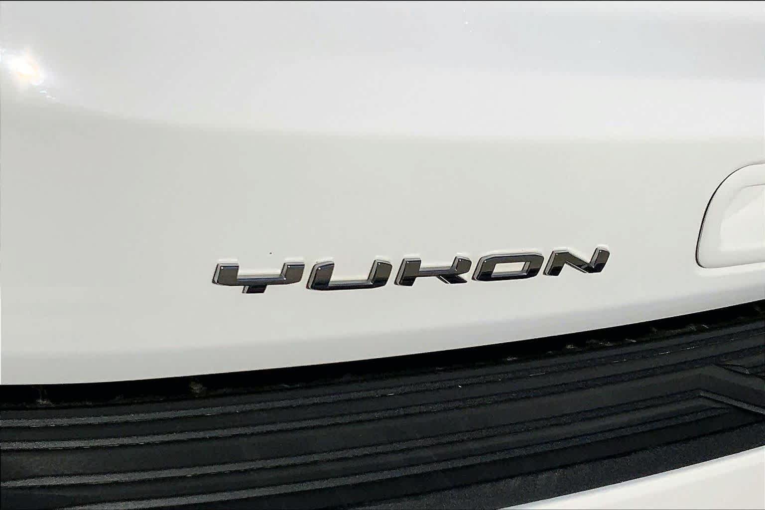 Used 2024 GMC Yukon AT4 w/ Technology Package AWD/4WD image 30