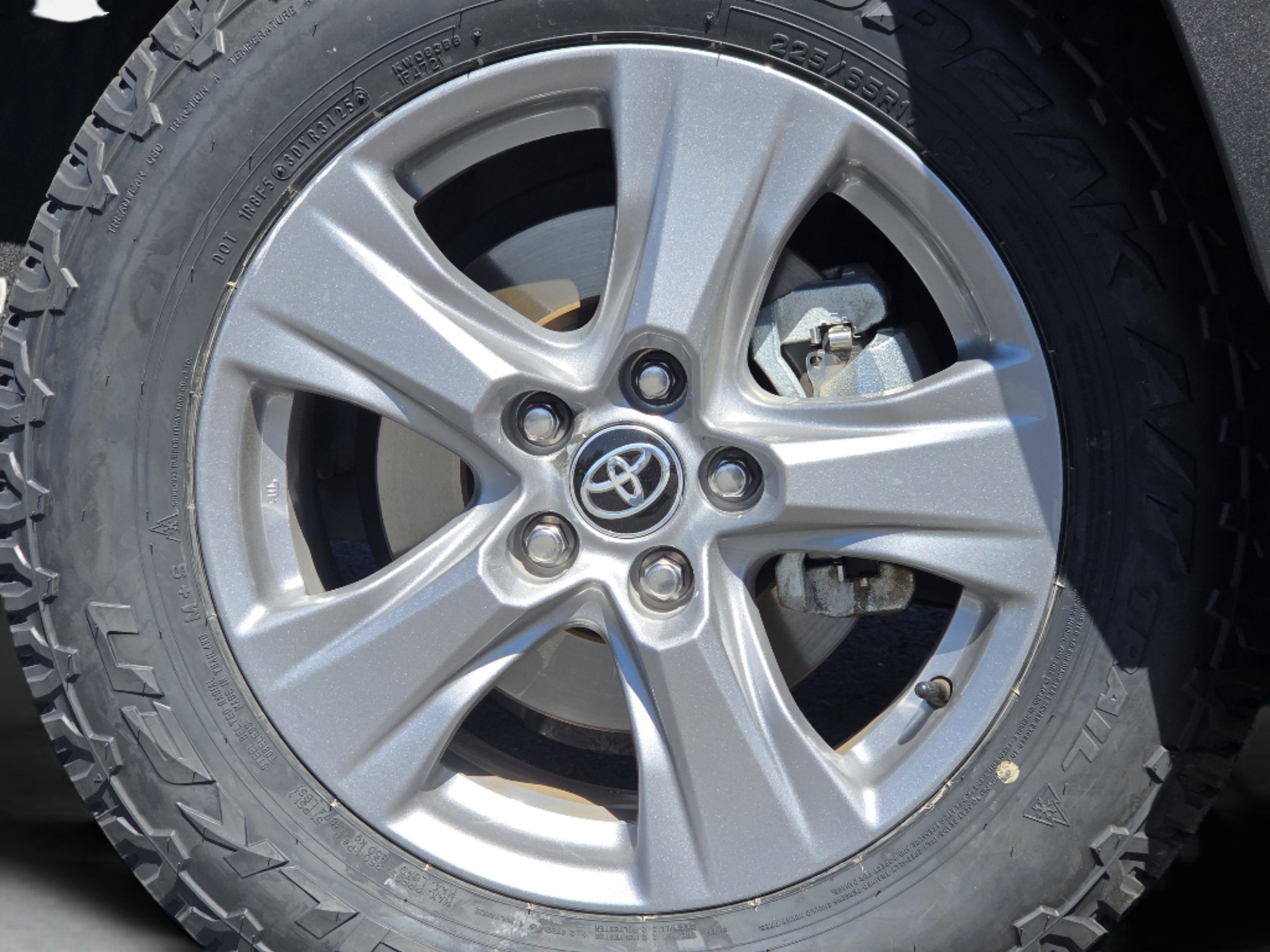 Used 2025 Toyota RAV4 XLE AWD/4WD image 17