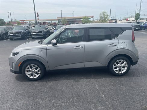 Used 2024 Kia Soul LX w/ Option Group 015 FWD image 3