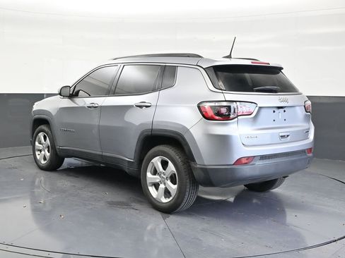 Used 2018 Jeep Compass Latitude w/ Popular Equipment Group AWD/4WD image 3