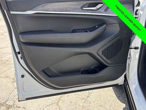 Used 2023 Jeep Grand Cherokee L Limited AWD/4WD image 9
