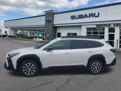 Used 2025 Subaru Outback Premium AWD/4WD image 4