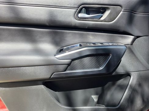 Used 2025 Nissan Pathfinder SL image 17