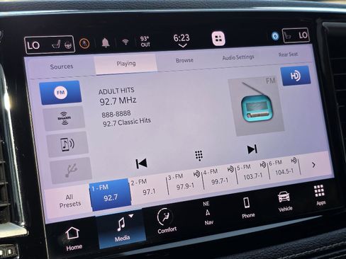 Used 2022 Chrysler Pacifica Touring-L w/ Uconnect Theater Family Group FWD image 19