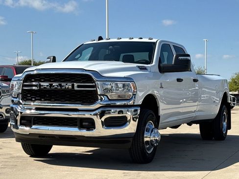 Used 2024 RAM 3500 Tradesman w/ Chrome Appearance Group image 3