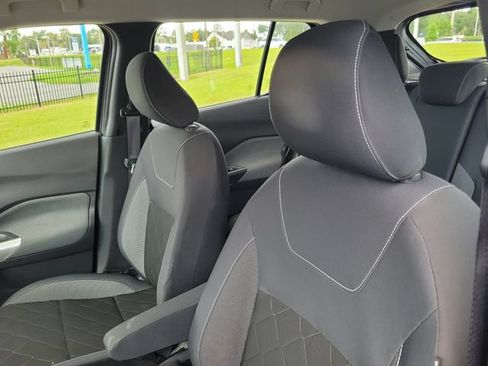 Used 2019 Nissan Kicks SV FWD image 18