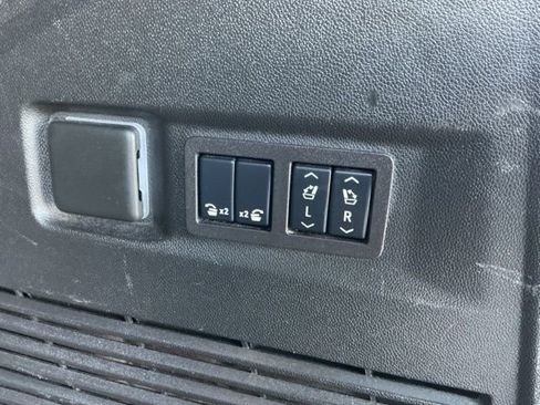 Used 2024 Chevrolet Tahoe Premier AWD/4WD image 24