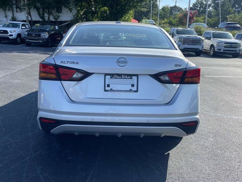 Used 2024 Nissan Altima 2.5 SV FWD image 6