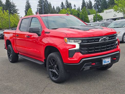 Used 2024 Chevrolet Silverado 1500 LT Trail Boss w/ Convenience Package II AWD/4WD image 3