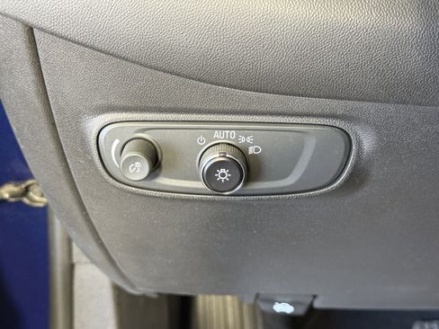 Used 2022 Chevrolet Equinox LT FWD image 21