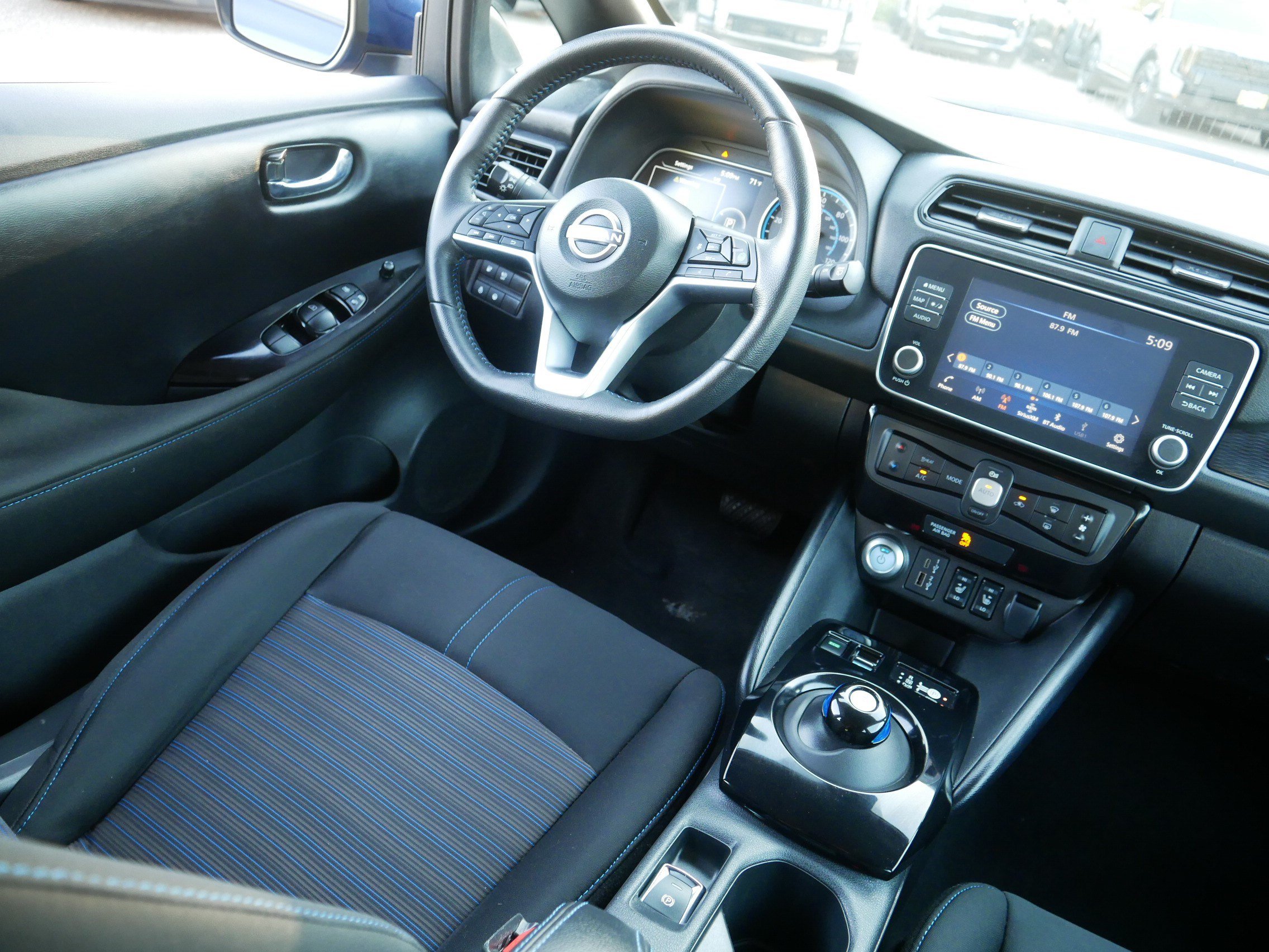 Certified 2025 Nissan Leaf SV Plus FWD image 9