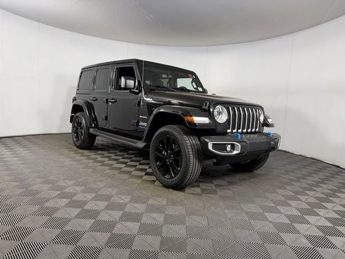 Used 2023 Jeep Wrangler Unlimited Sahara w/ Cold Weather Group AWD/4WD image 5