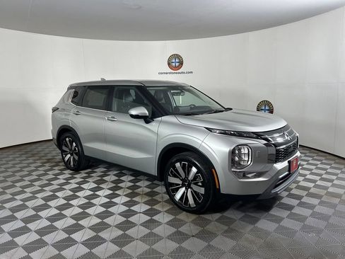 Used 2025 Mitsubishi Outlander SE AWD/4WD image 14