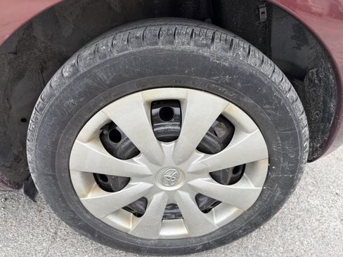 Used 2010 Toyota Yaris 2-Door Hatchback FWD image 16