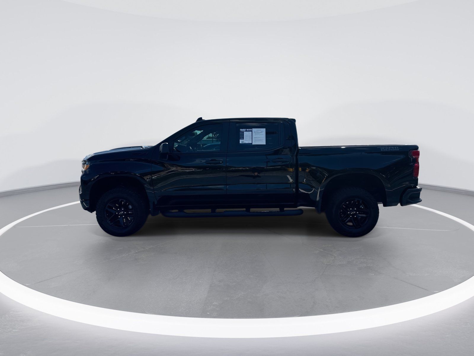 Used 2026 Chevrolet Silverado 1500 Custom Trail Boss w/ Midnight Edition AWD/4WD image 6
