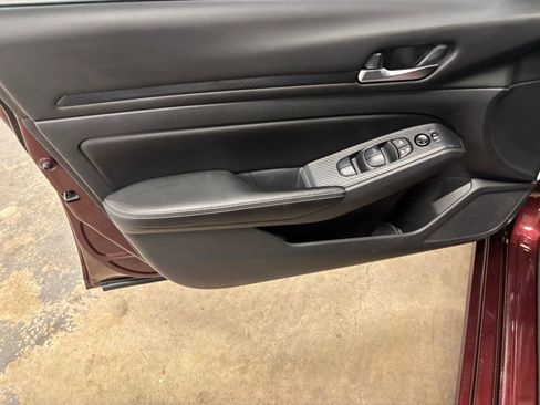 Used 2024 Nissan Altima 2.5 SV w/ SV Premium Package FWD image 18
