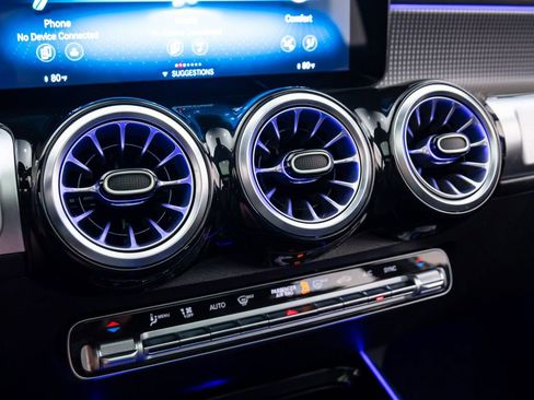 Used 2022 Mercedes-Benz GLB 250 4MATIC image 27