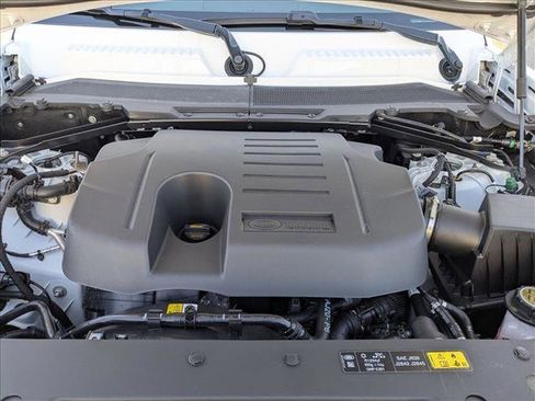 New 2025 Land Rover Defender 110 S image 18