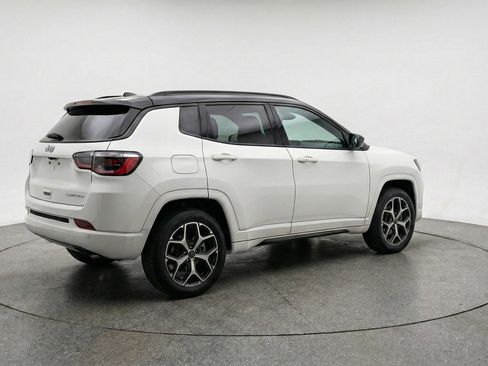Used 2025 Jeep Compass Limited image 9