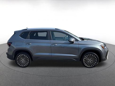 Used 2025 Volkswagen Taos SE FWD image 15