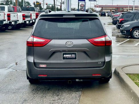 Used 2017 Toyota Sienna LE image 5