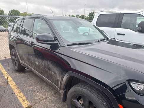 Used 2024 Jeep Grand Cherokee Altitude AWD/4WD image 23