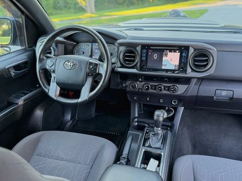 Used 2017 Toyota Tacoma TRD Off-Road w/ Tow Package (A/T) AWD/4WD image 31