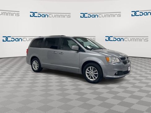 Used 2019 Dodge Grand Caravan SXT FWD image 2