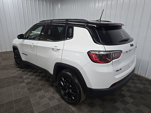 Used 2023 Jeep Compass Altitude image 9