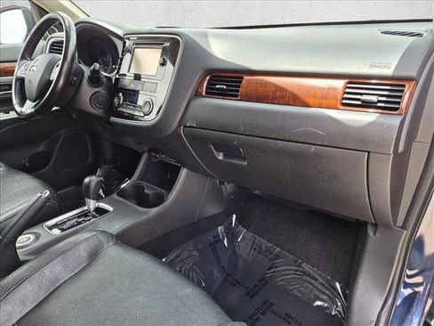 Used 2015 Mitsubishi Outlander SE AWD/4WD image 23