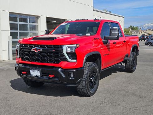 Used 2024 Chevrolet Silverado 2500 ZR2 w/ Technology Package AWD/4WD image 11