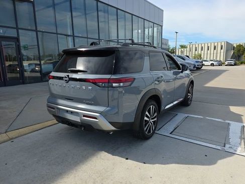 Used 2025 Nissan Pathfinder Platinum w/ Cargo Package FWD image 4