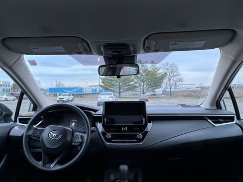 Used 2025 Toyota Corolla LE image 32