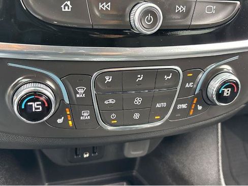 Used 2023 Chevrolet Traverse LT FWD image 28