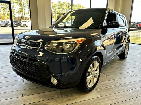 Used 2016 Kia Soul + image 3