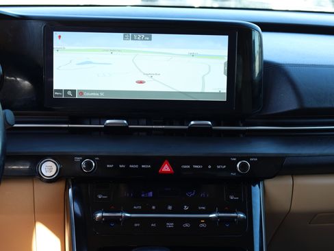 Used 2022 Kia Carnival EX image 21