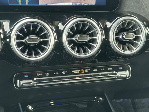 Certified 2025 Mercedes-Benz GLA 250 image 20