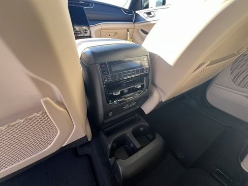 New 2025 Jeep Grand Cherokee L Limited image 24