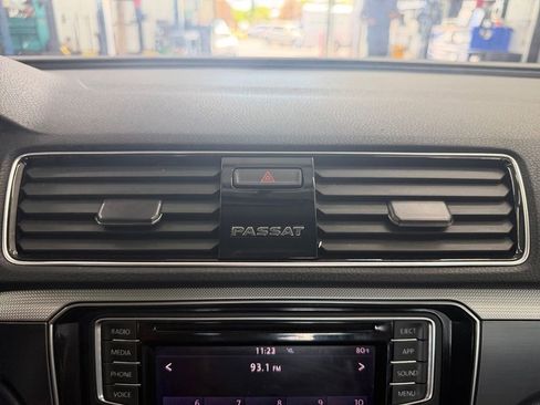 Used 2018 Volkswagen Passat 2.0T R-Line FWD image 26