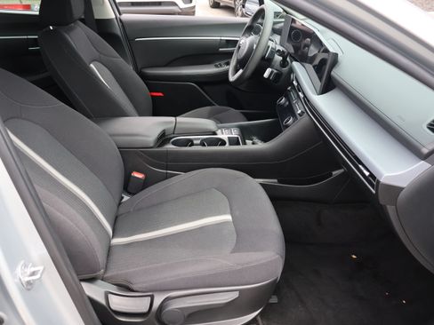 Used 2025 Hyundai Sonata SEL FWD image 8