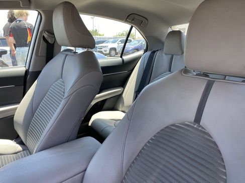 Used 2021 Toyota Camry SE FWD image 16