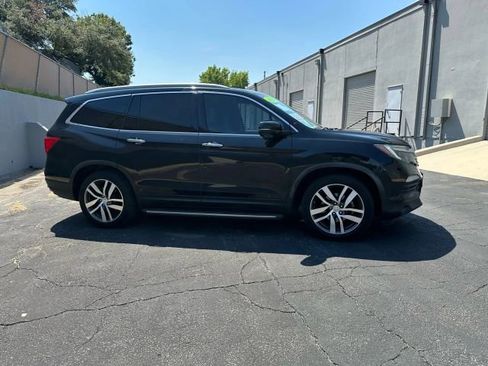Used 2016 Honda Pilot Touring image 4