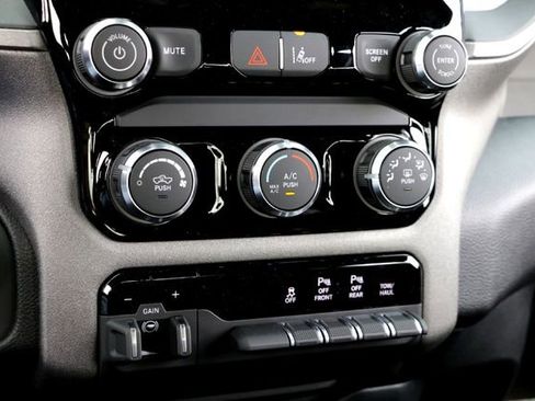New 2026 RAM 1500 Express AWD/4WD image 15