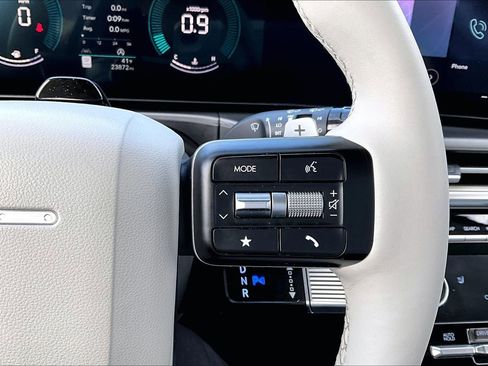 Used 2025 Hyundai Santa Fe SEL image 11