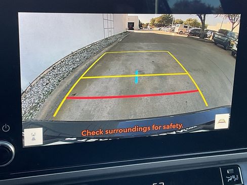 Used 2025 Toyota Camry SE image 30