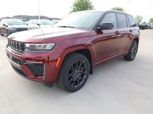 New 2026 Jeep Grand Cherokee Summit w/ Obsidian Package AWD/4WD image 11