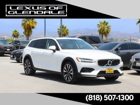 Used 2020 Volvo V60 T5 Cross Country w/ Protection Package Premier AWD/4WD image 1